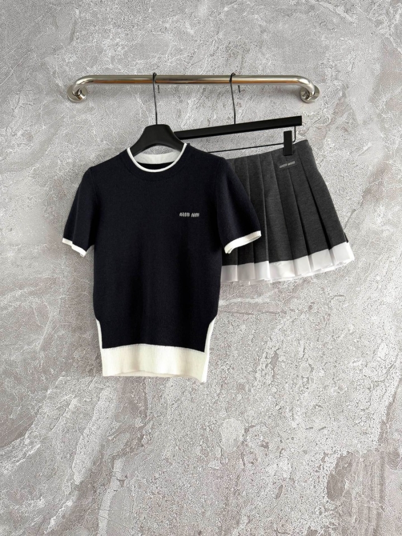 Miu Miu Wool-Cashmere Contrast-Color Round Neck Knit Top