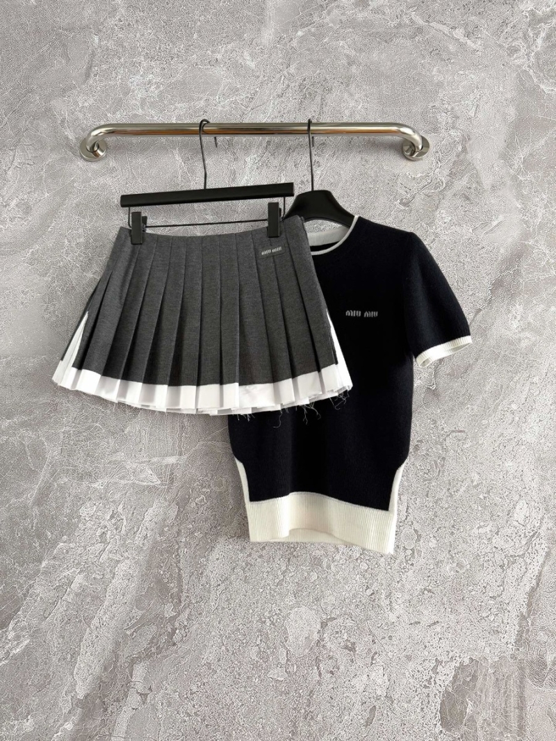 Miu Miu 2025 NEW Wool-Knit Pleated Mini Skirt with Two-Piece Design