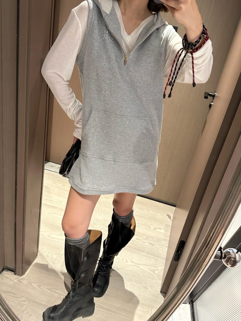 Miu Miu Chic Fall/Winter Collection Stylish Sweatshirt Dress - Floral Gray