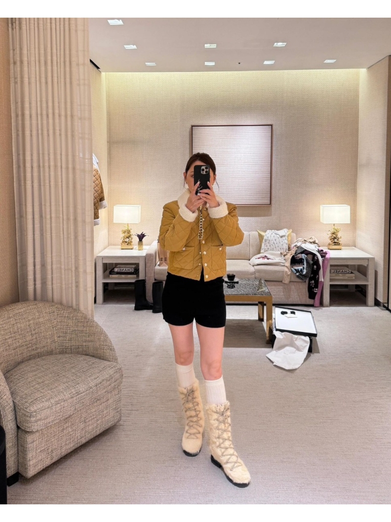 Chanel 24 Ski Collection Quilted Shearling-Collar Padded Jacket. Camel