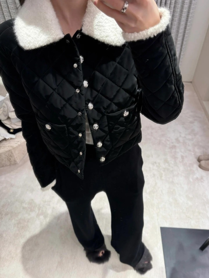 Chanel 24 Ski Collection Quilted Shearling-Collar Padded Jacket. Black