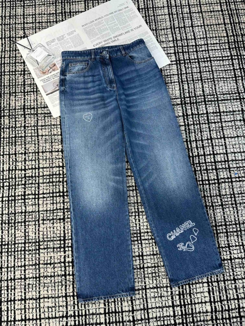 Chanel Heart Embroidered Denim Jeans – Relaxed Straight-Leg Fit