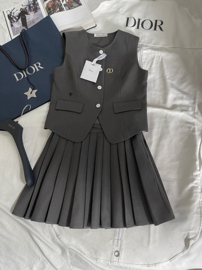 Dior 2025 Exclusive Bee Embroidered Vest & Pleated Skirt Set