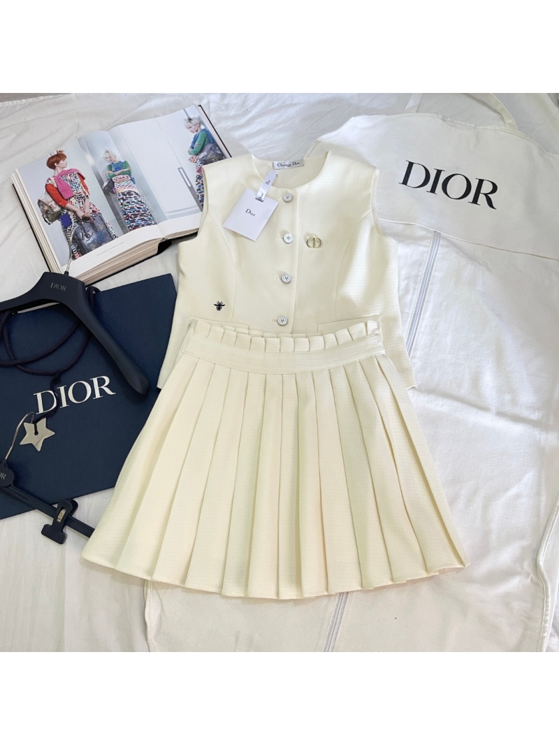 Dior 2025 Exclusive Bee Embroidered Vest & Pleated Skirt Set Creme