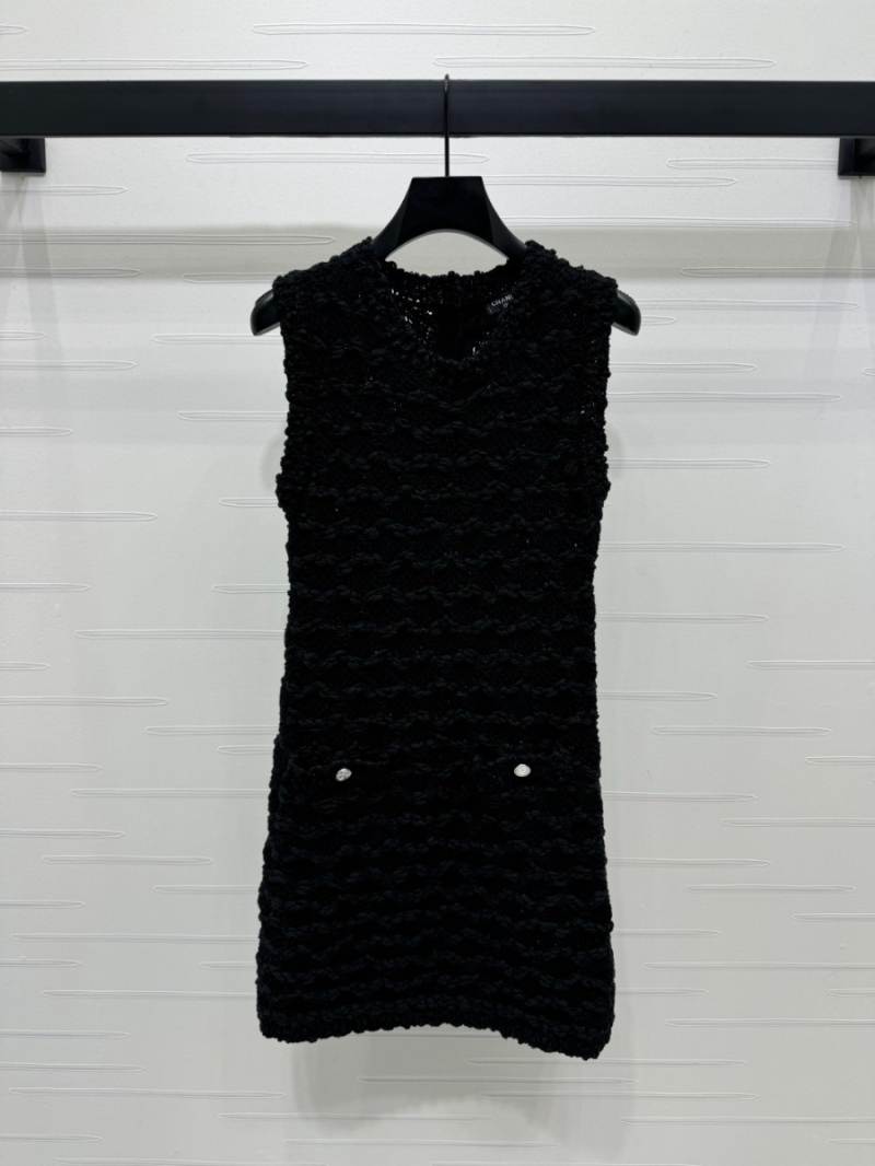 Chanel 2025 Spring/Summer Chic Hand-Crocheted Tank Dress in Monochrome. Black
