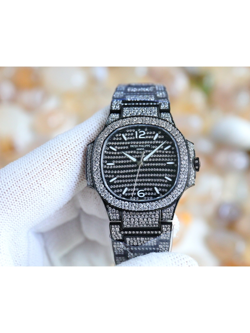 Patek Philippe Luxurious 7118 Ladies' Nautilus Diamond-Encrusted Limited Edition Watch black
