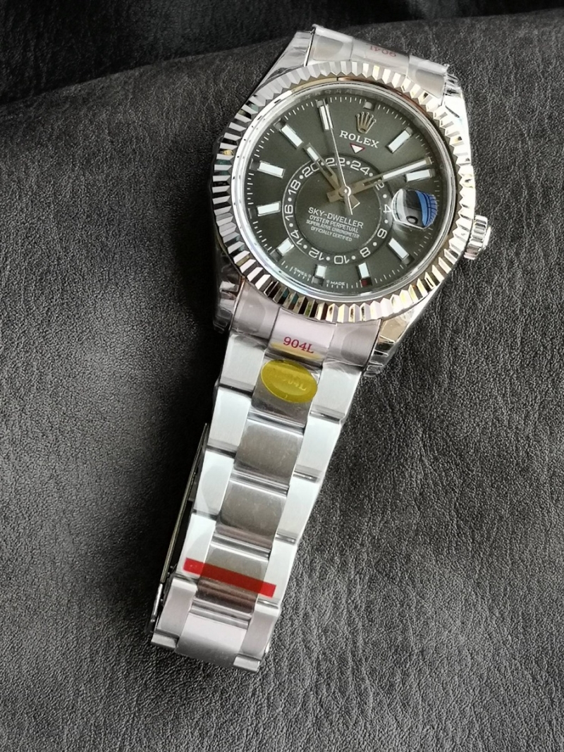 Rolex Oyster Perpetual Sky-Dweller with Original Dimensions Platinum Green