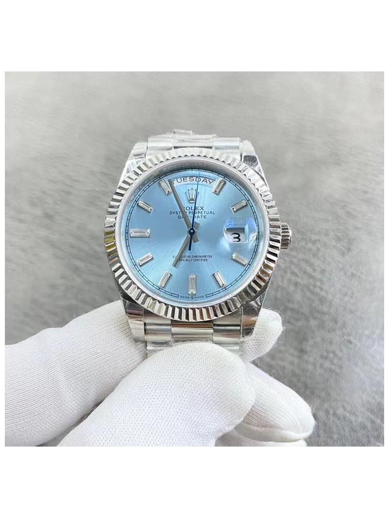 Rolex Day-Date 40mm Oyster Perpetual - Platinum light blue