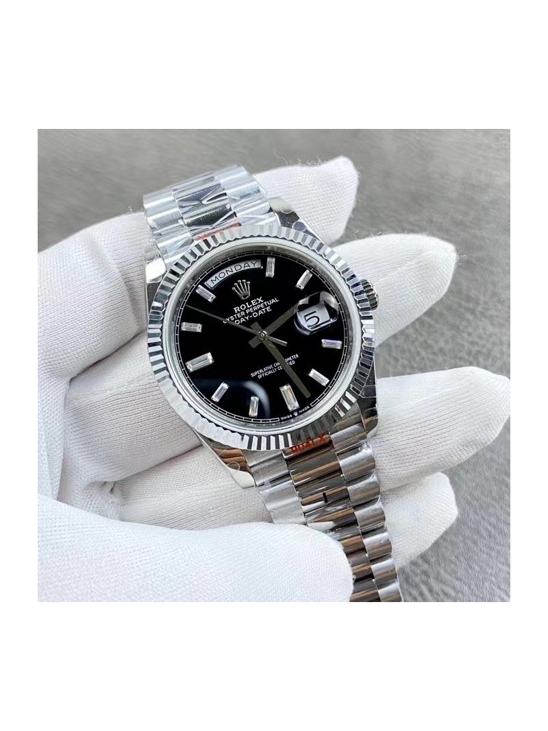 Rolex Day-Date 40mm Oyster Perpetual - Platinum black plate