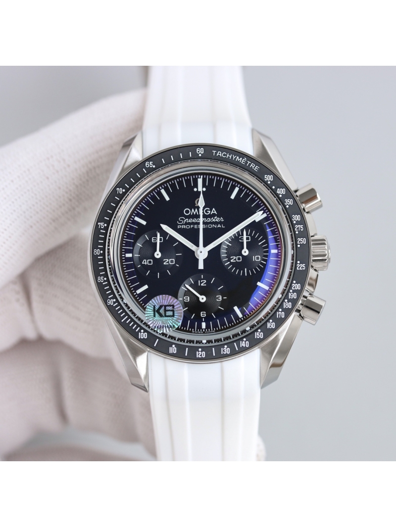 Omega Speedmaster Moonwatch Professional Co-Axial Master Chronometer Chronograph 42 mm, Steel on Rubber Strap, black dial