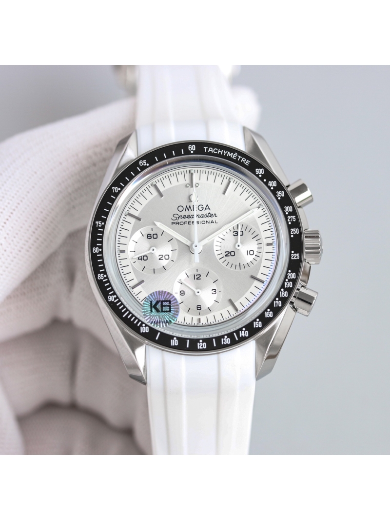 Omega Speedmaster Moonwatch Professional Co-Axial Master Chronometer Chronograph 42 mm, Steel on Rubber Strap white dial