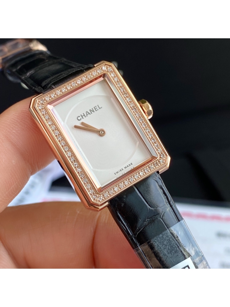 Chanel Alligator leather Watch Diamond in Black 