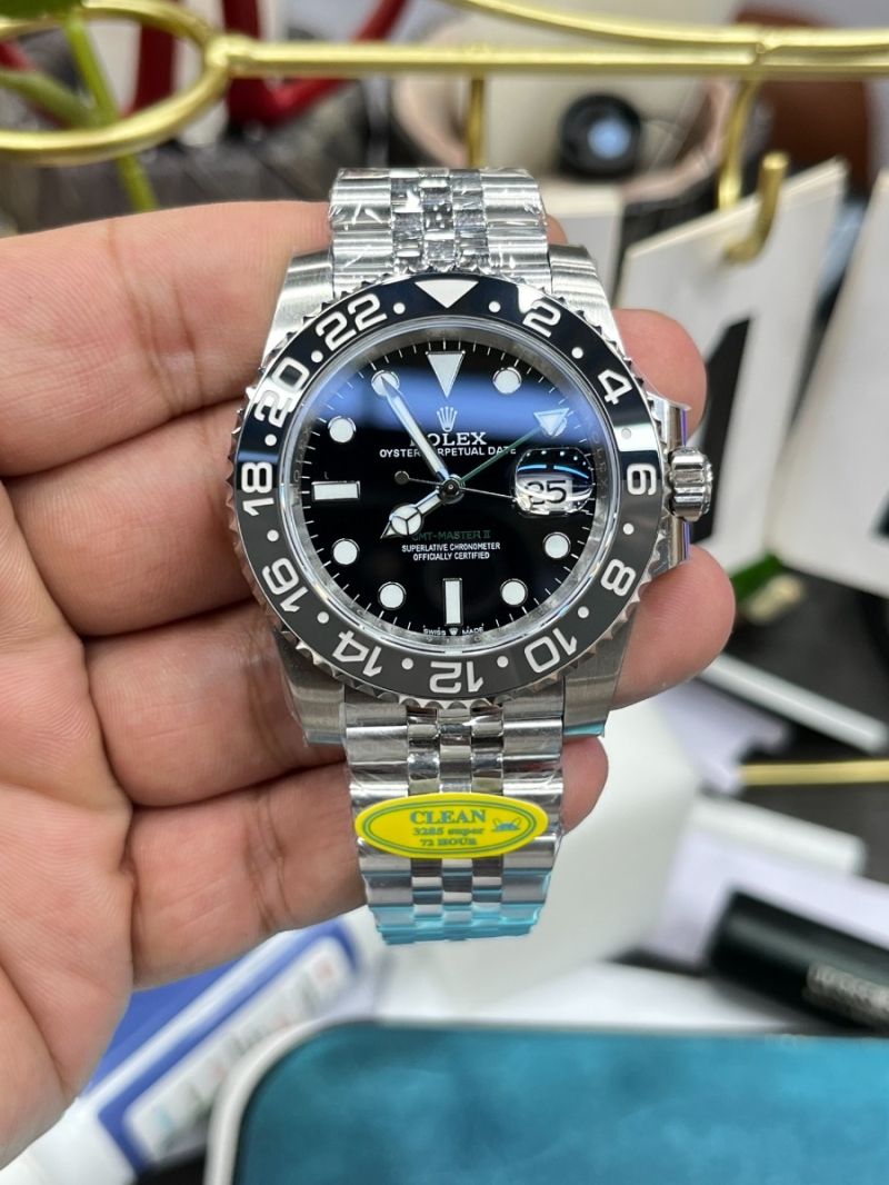 Rolex Oyster Perpetual GMT-Master II in Oystersteel with Black Dial 40mm and silver Jubilee Bracelet